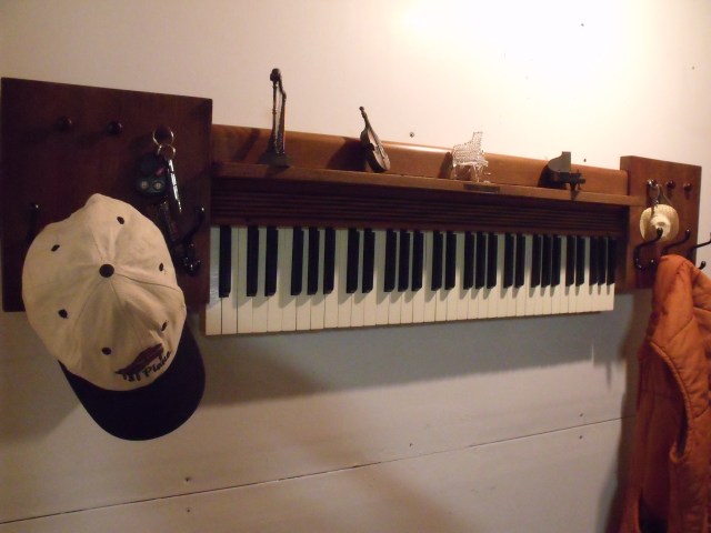 piano-coatrack1